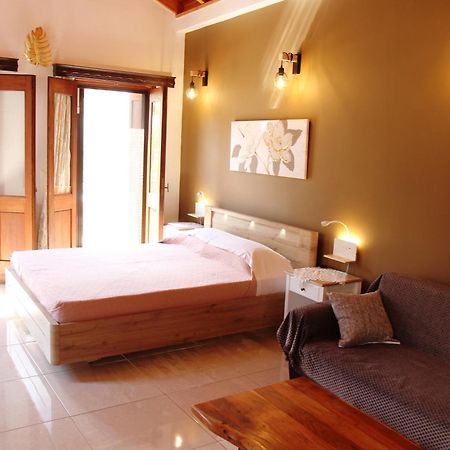 Main Square Apartment Sými Luaran gambar
