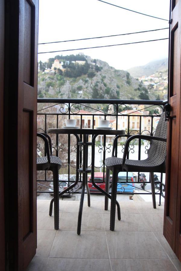 Main Square Apartment Sými Luaran gambar