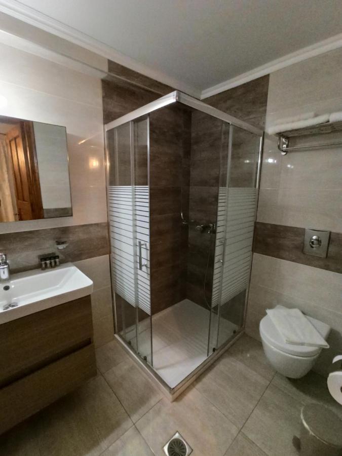 Main Square Apartment Sými Luaran gambar