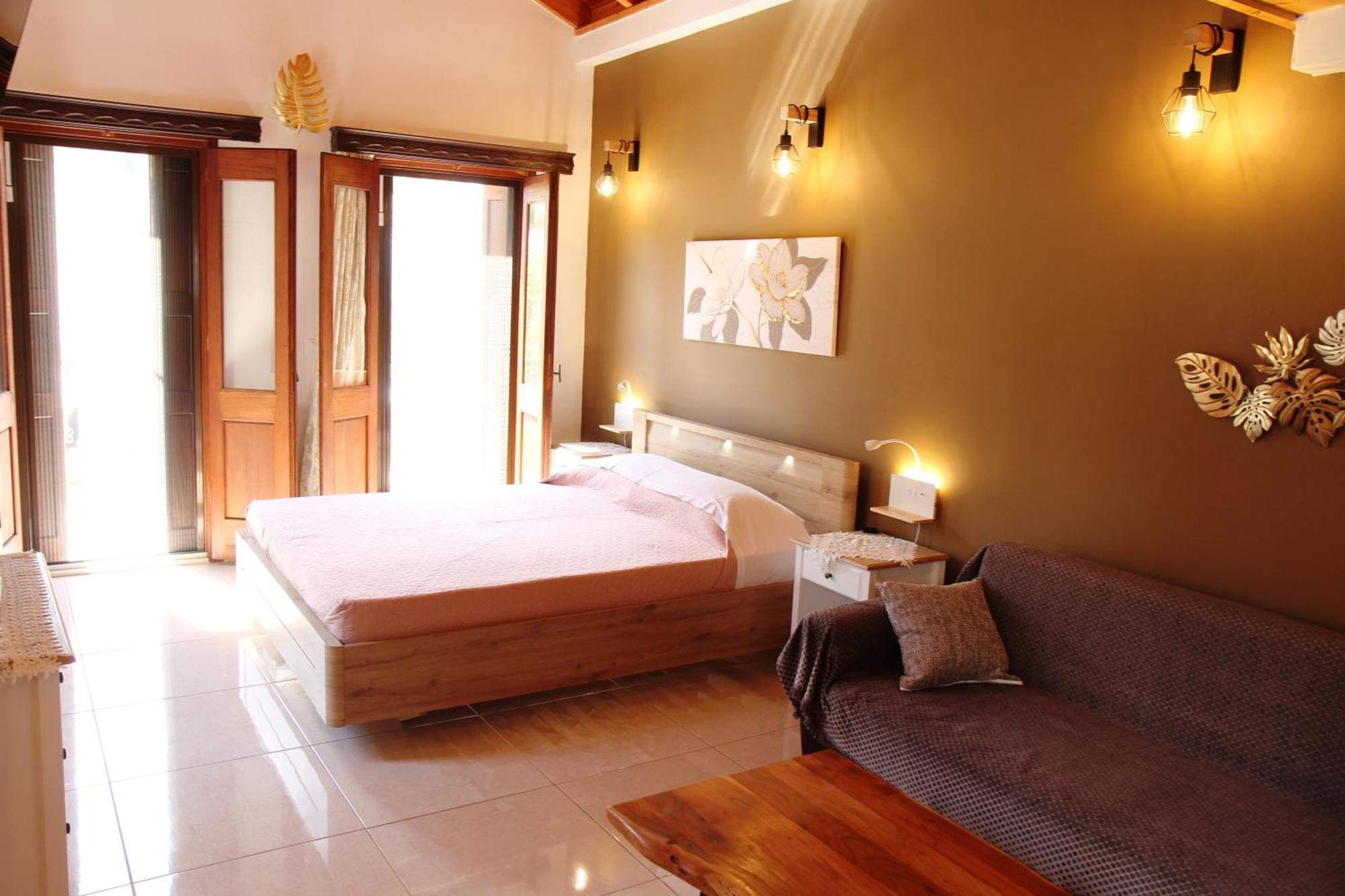 Main Square Apartment Sými Luaran gambar