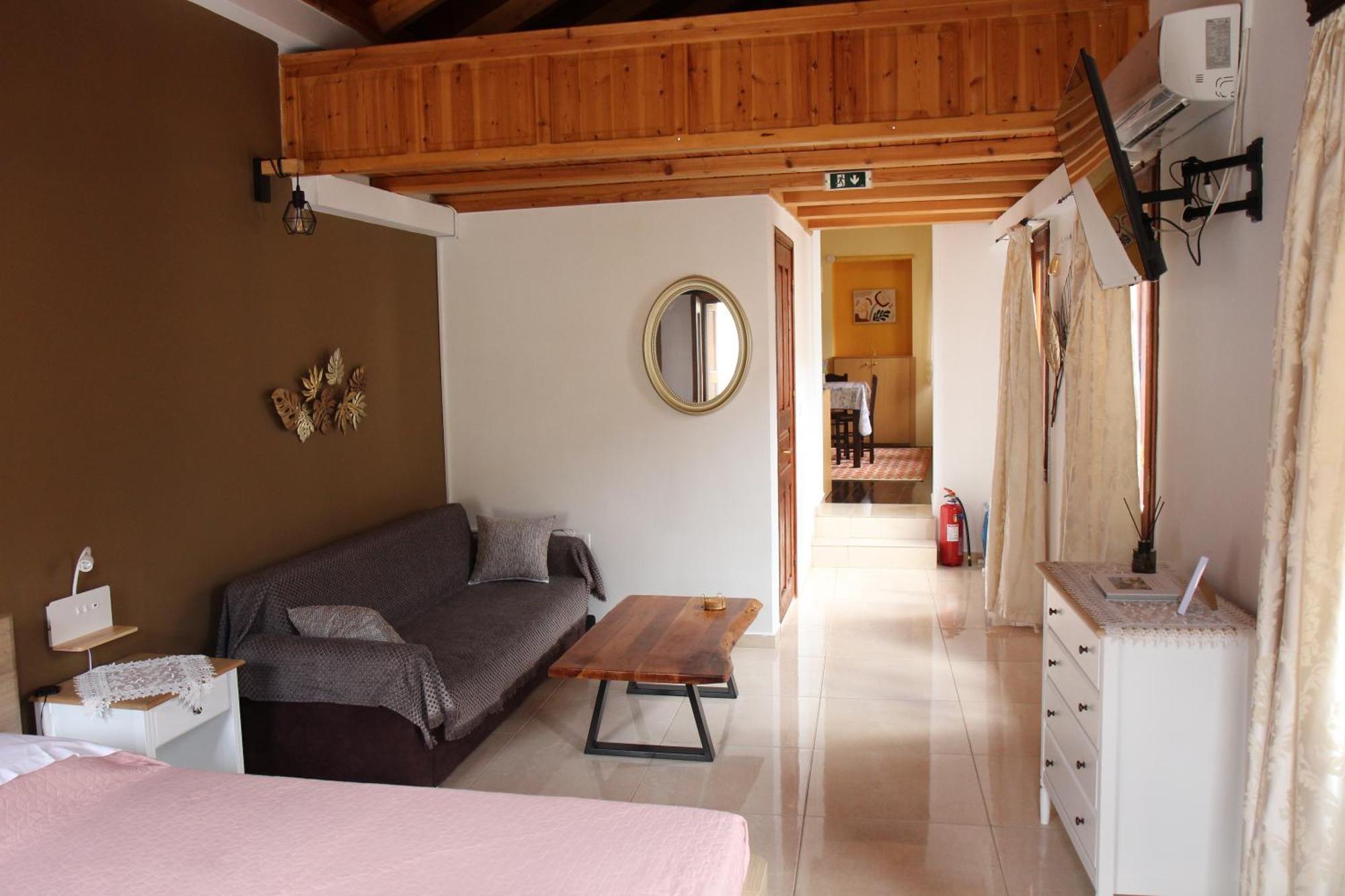 Main Square Apartment Sými Luaran gambar