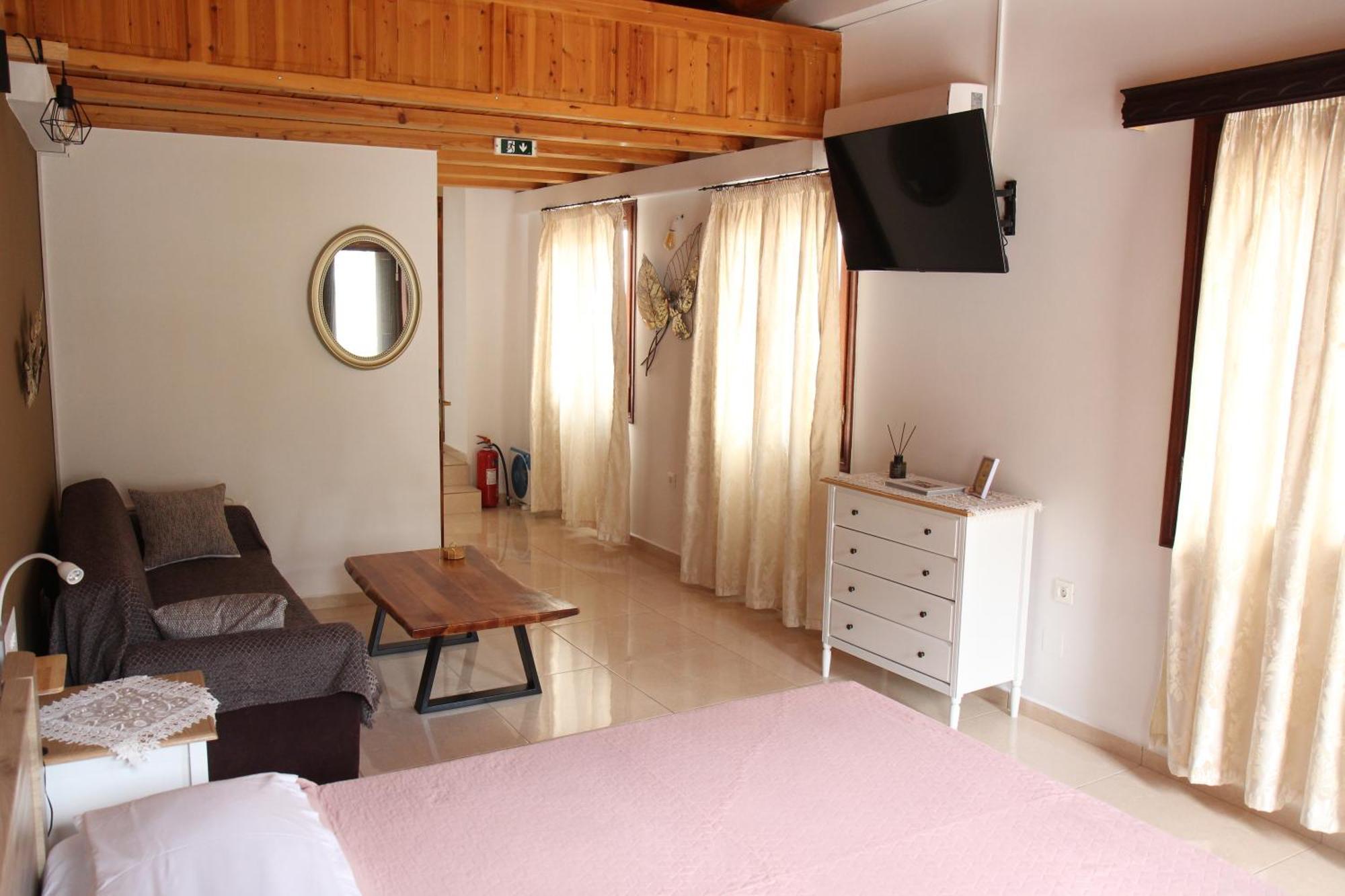 Main Square Apartment Sými Luaran gambar